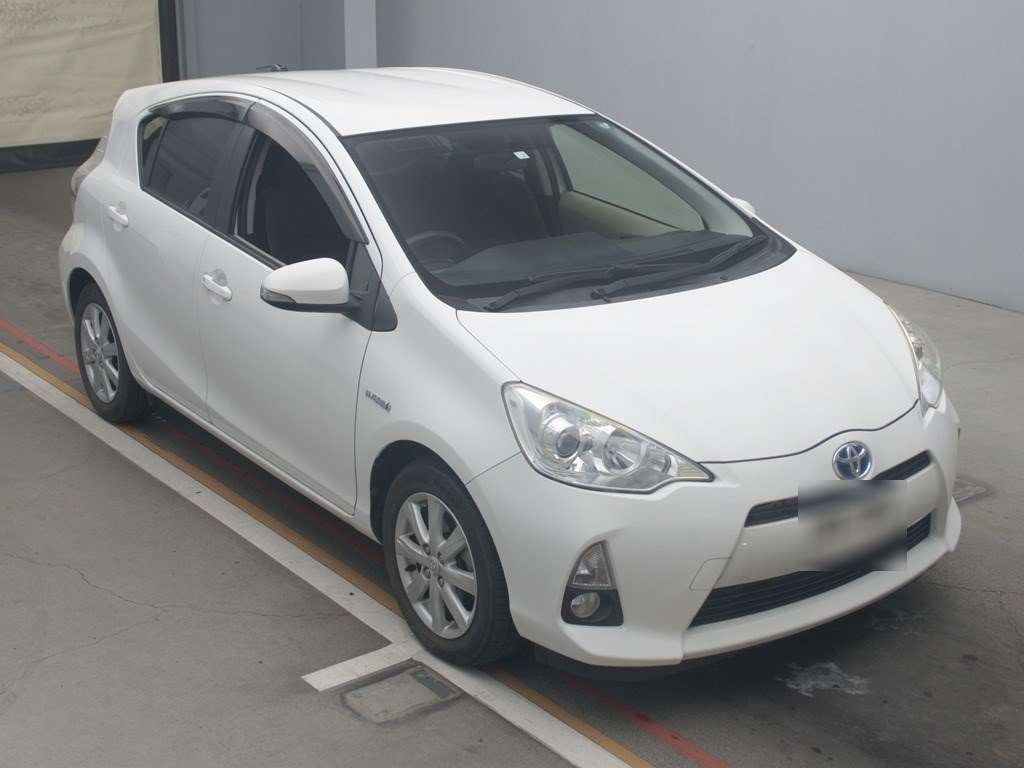 2014 Toyota Aqua NHP10[2]