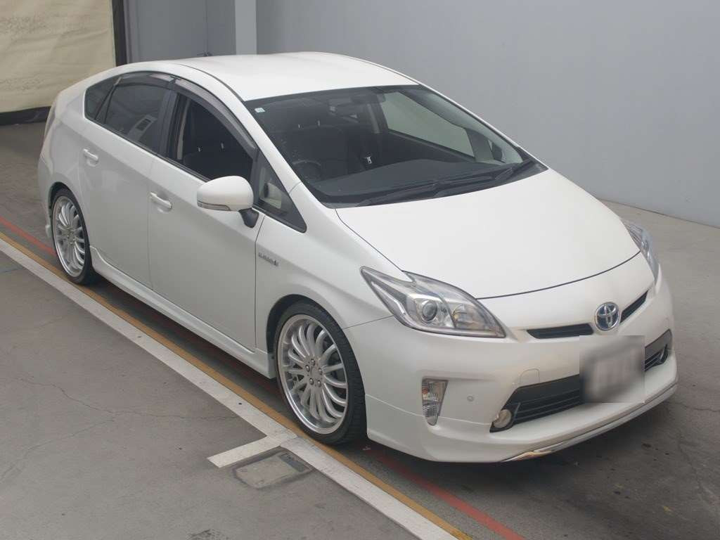 2012 Toyota Prius ZVW30[2]