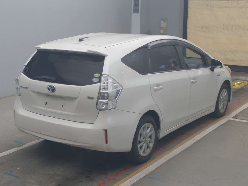 2012 Toyota Prius alpha ZVW41W[1]