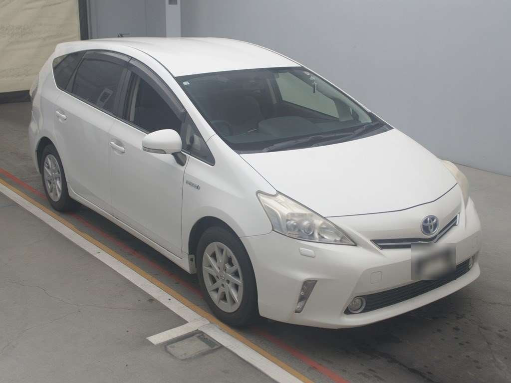 2012 Toyota Prius alpha ZVW41W[2]