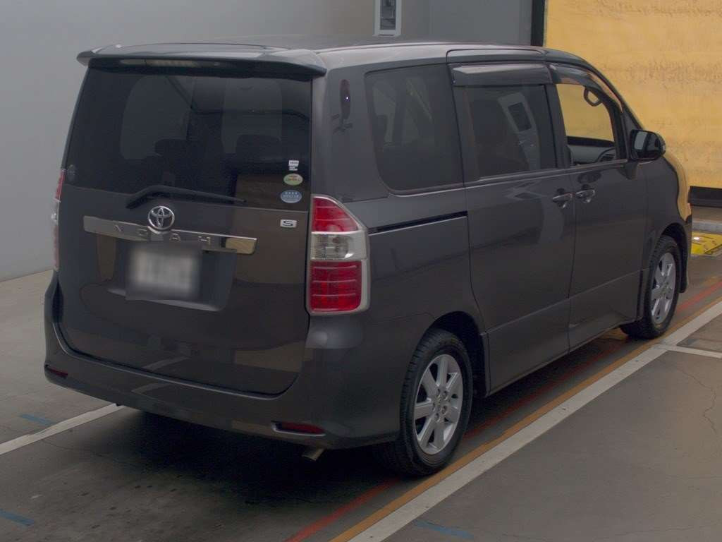 2008 Toyota Noah ZRR70W[1]