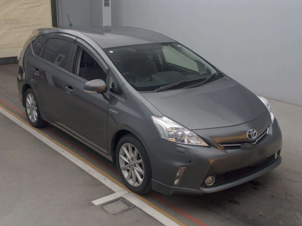 2012 Toyota Prius alpha ZVW41W[2]