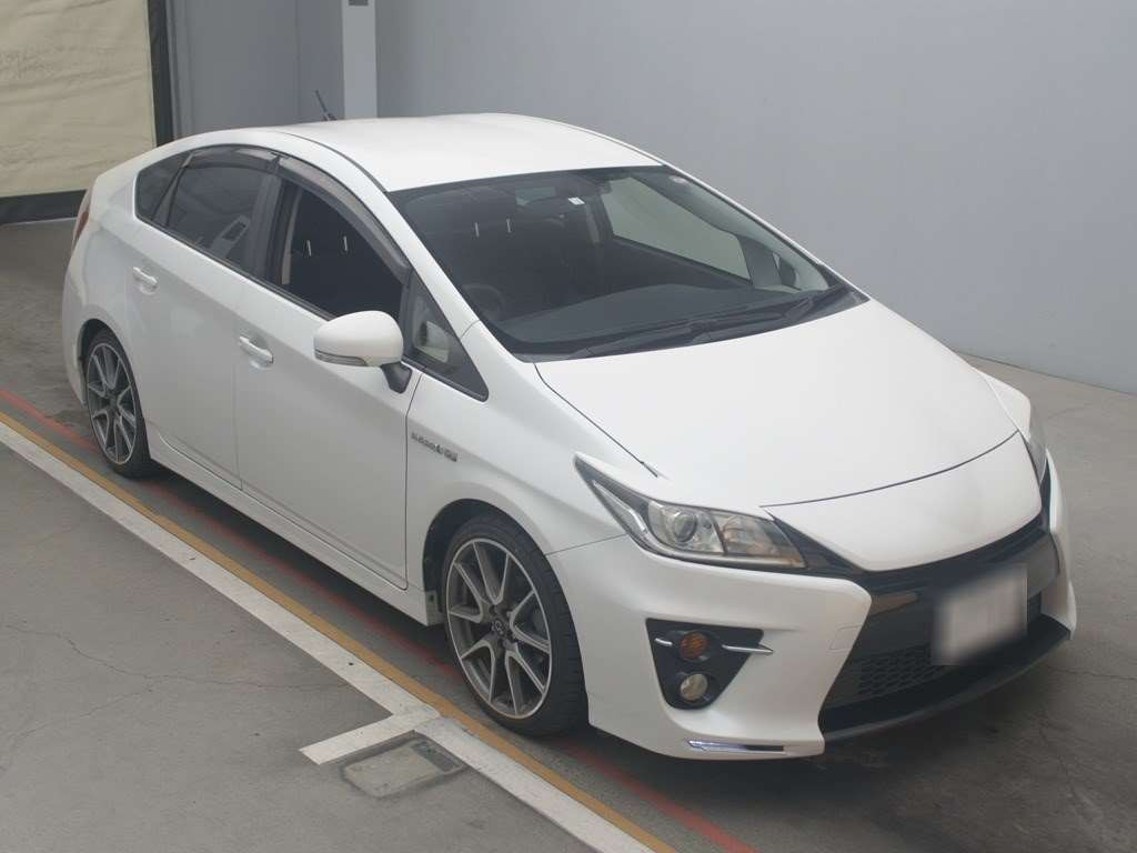 2014 Toyota Prius ZVW30[2]