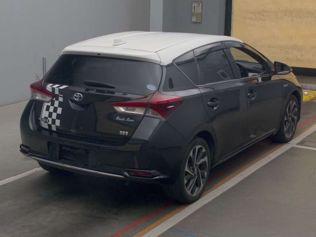 2017 Toyota Auris ZWE186H[1]