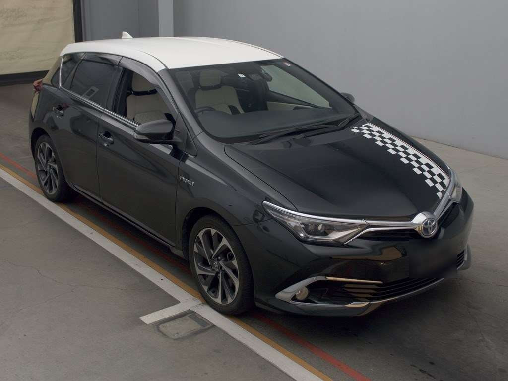 2017 Toyota Auris ZWE186H[2]