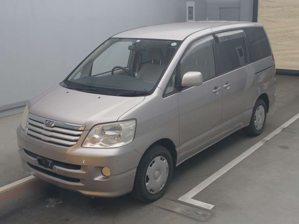 2004 Toyota Noah AZR60G[0]