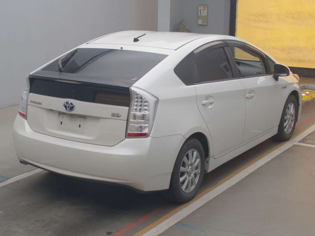 2010 Toyota Prius ZVW30[1]