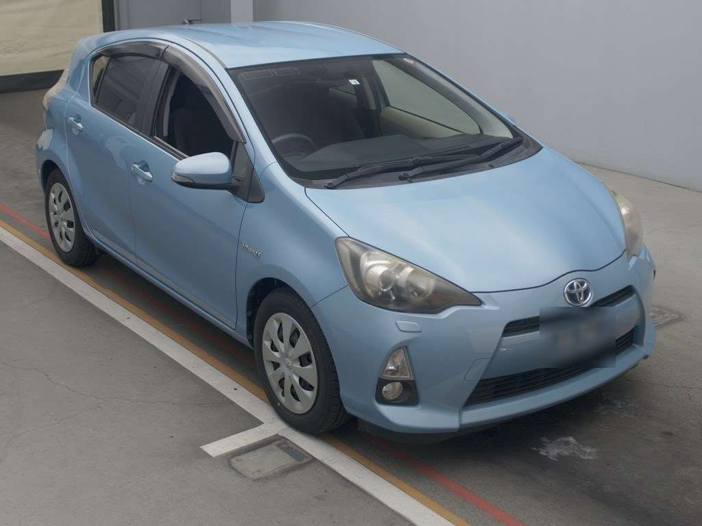 2012 Toyota Aqua NHP10[2]