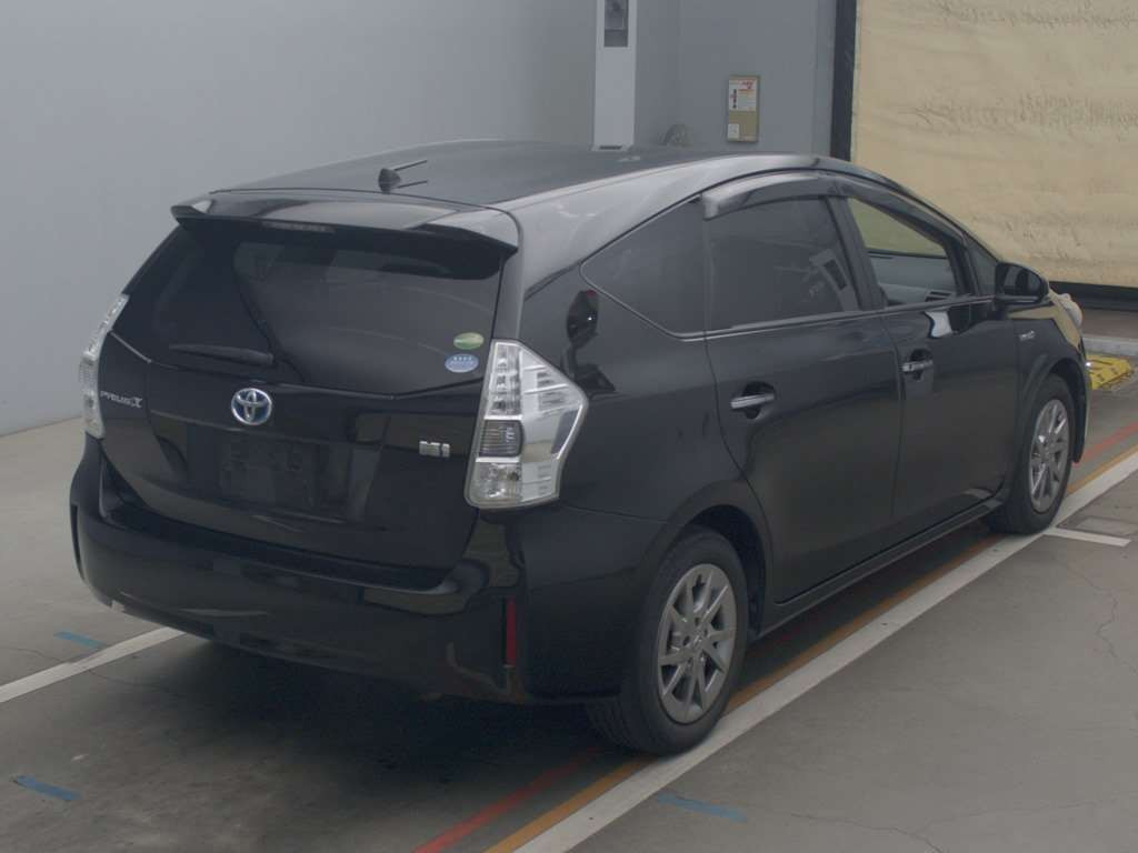 2013 Toyota Prius alpha ZVW41W[1]