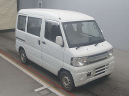 2010 Mitsubishi Minicab Van