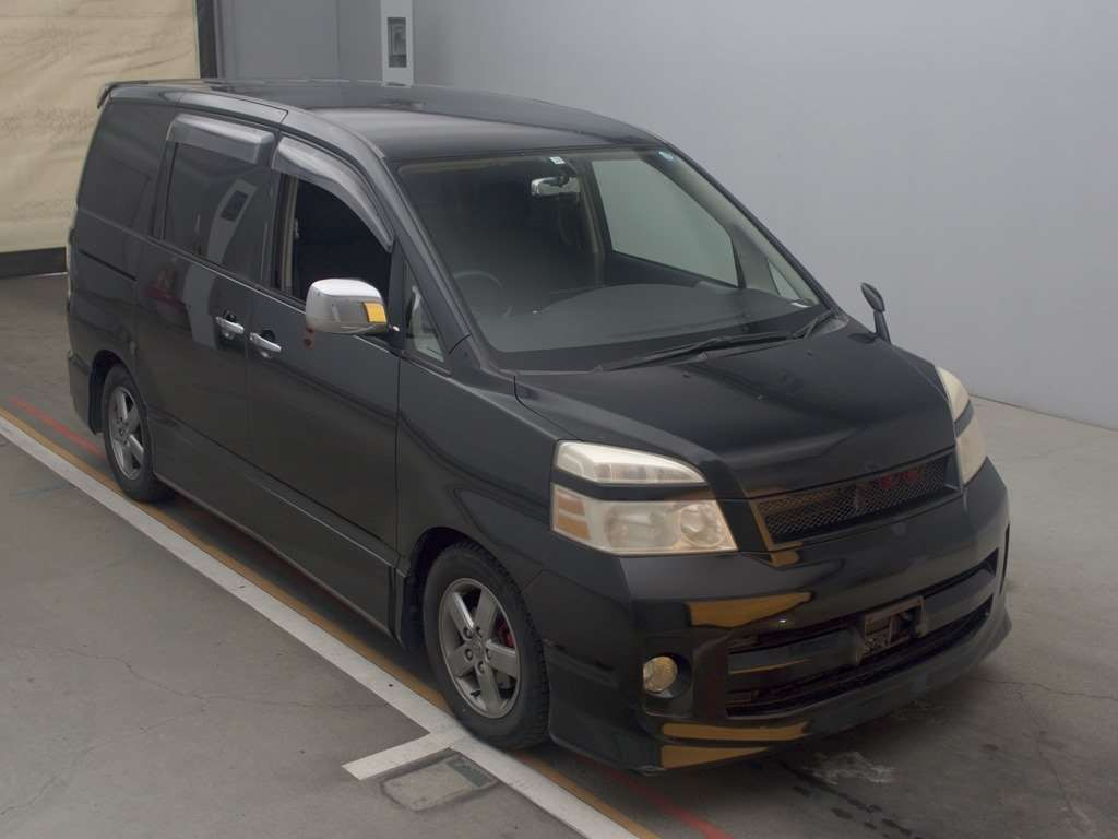 2005 Toyota Voxy AZR65G[2]