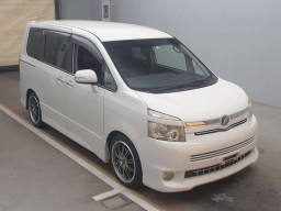 2008 Toyota Voxy