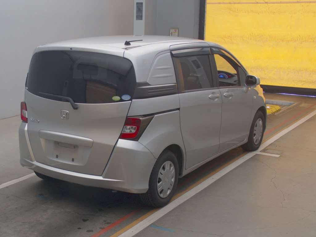 2010 Honda Freed Spike GB3[1]