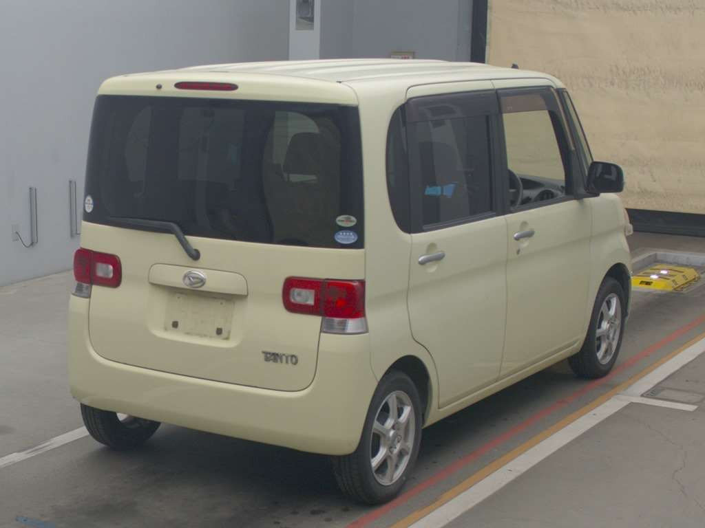 2010 Daihatsu Tanto L375S[1]