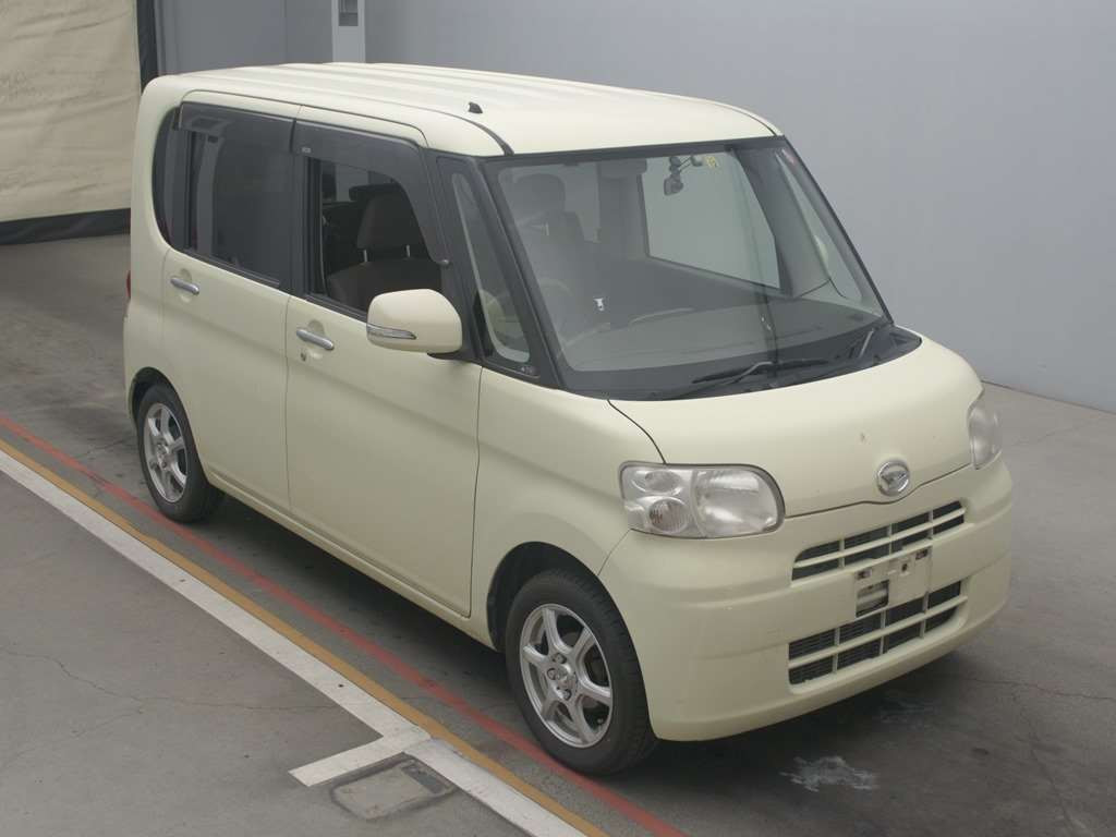 2010 Daihatsu Tanto L375S[2]