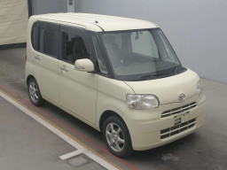 2010 Daihatsu Tanto