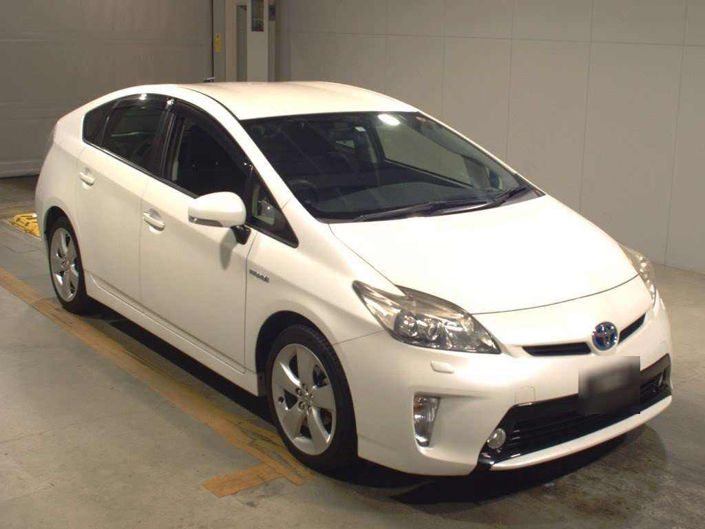 2013 Toyota Prius ZVW30[2]