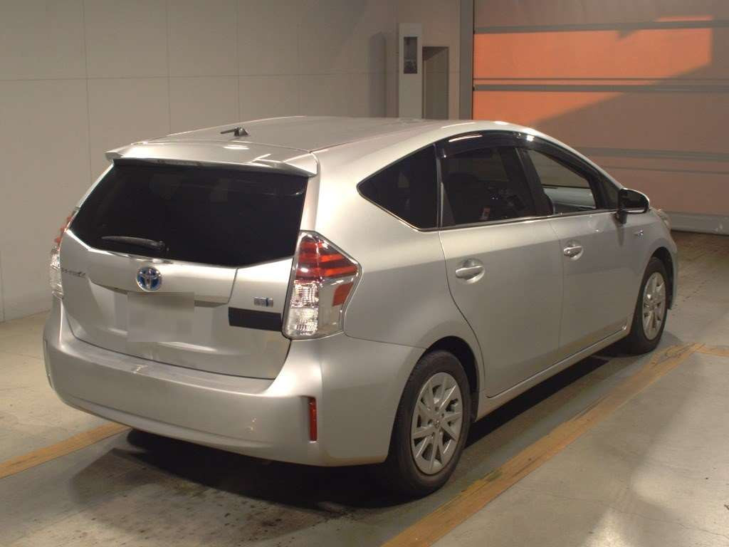 2016 Toyota Prius alpha ZVW41W[1]