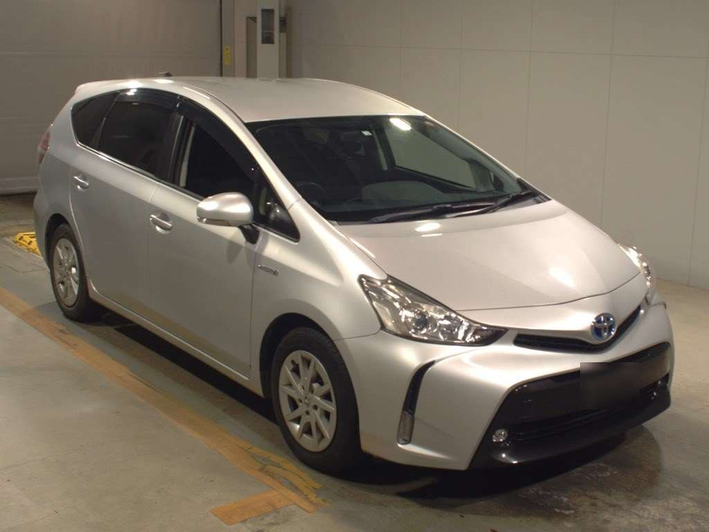 2016 Toyota Prius alpha ZVW41W[2]