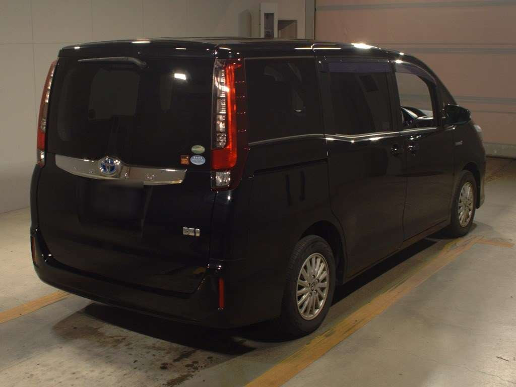 2016 Toyota Noah ZWR80G[1]