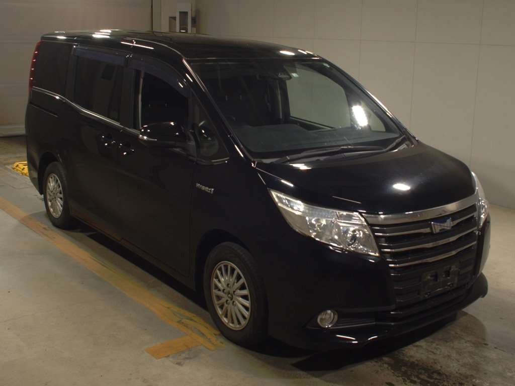 2016 Toyota Noah ZWR80G[2]