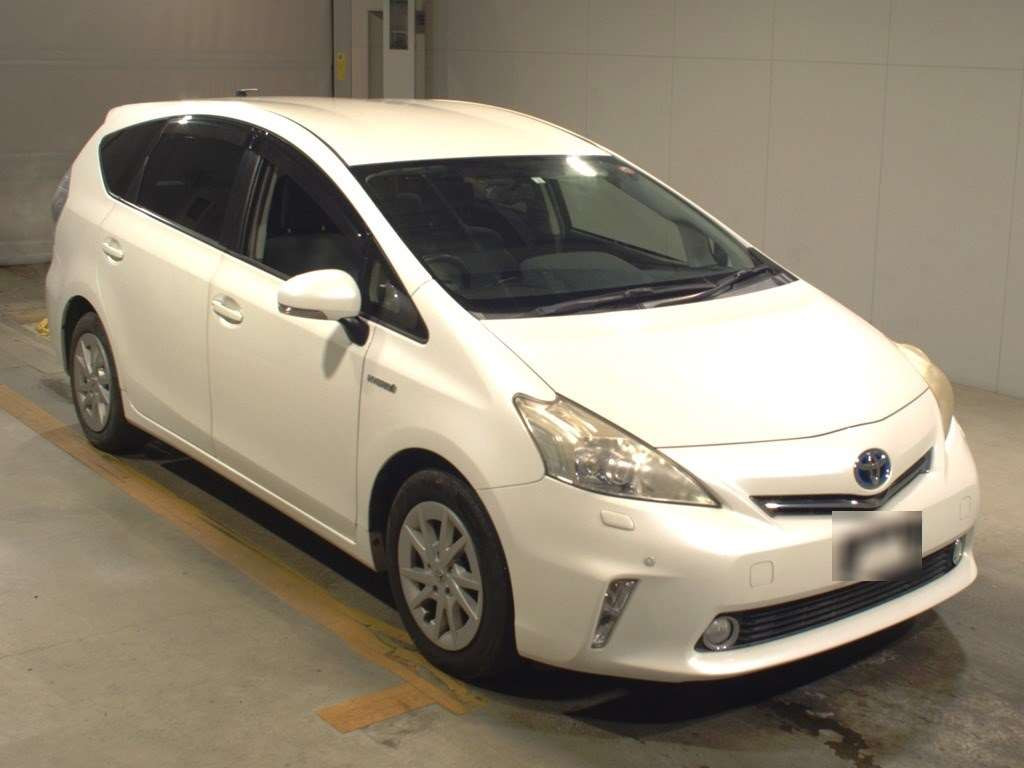 2012 Toyota Prius alpha ZVW41W[2]