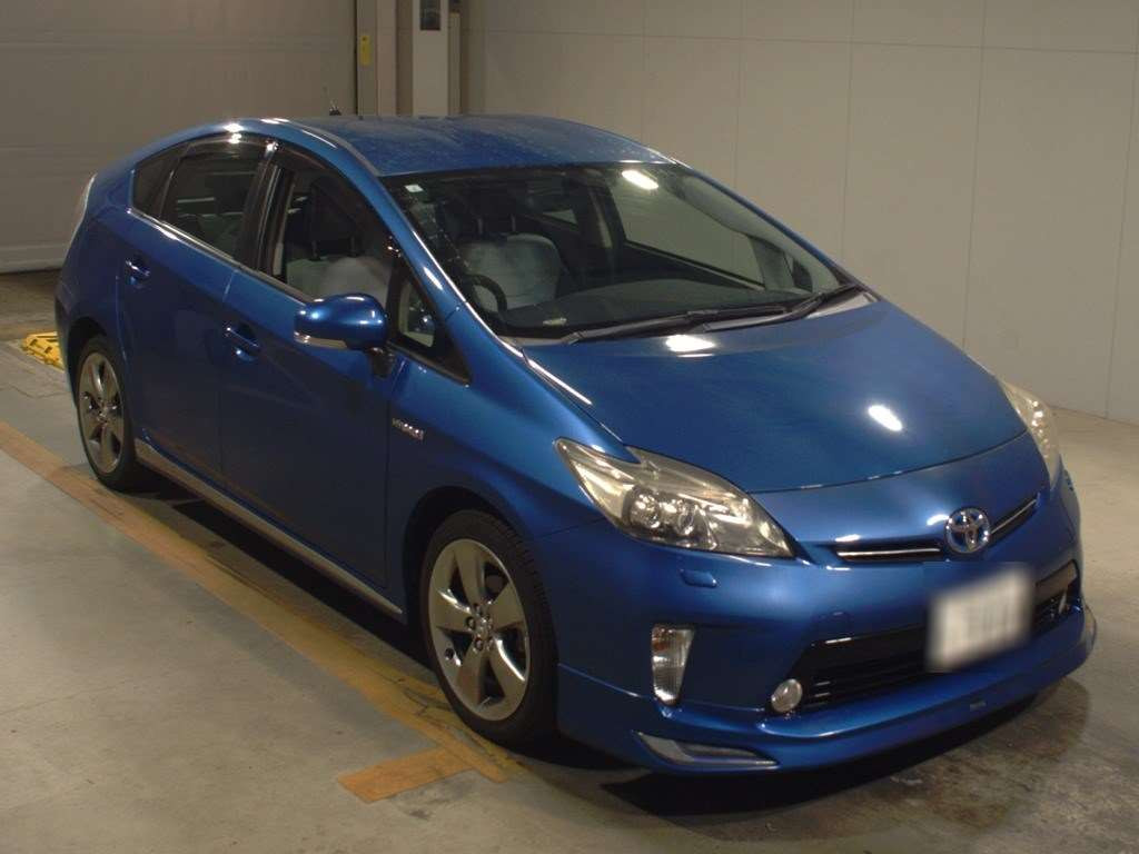 2013 Toyota Prius ZVW30[2]