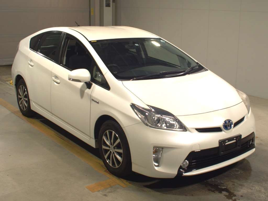 2013 Toyota Prius ZVW30[2]