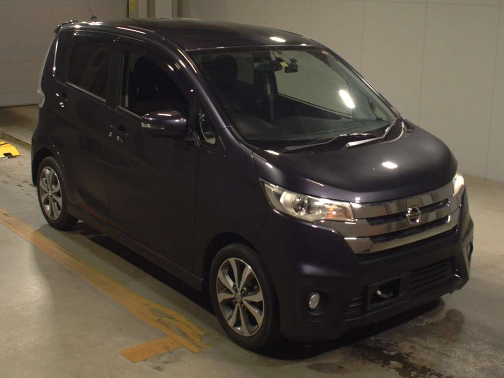 2013 Nissan DAYZ B21W[2]