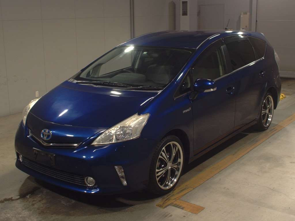 2011 Toyota Prius alpha ZVW41W[0]