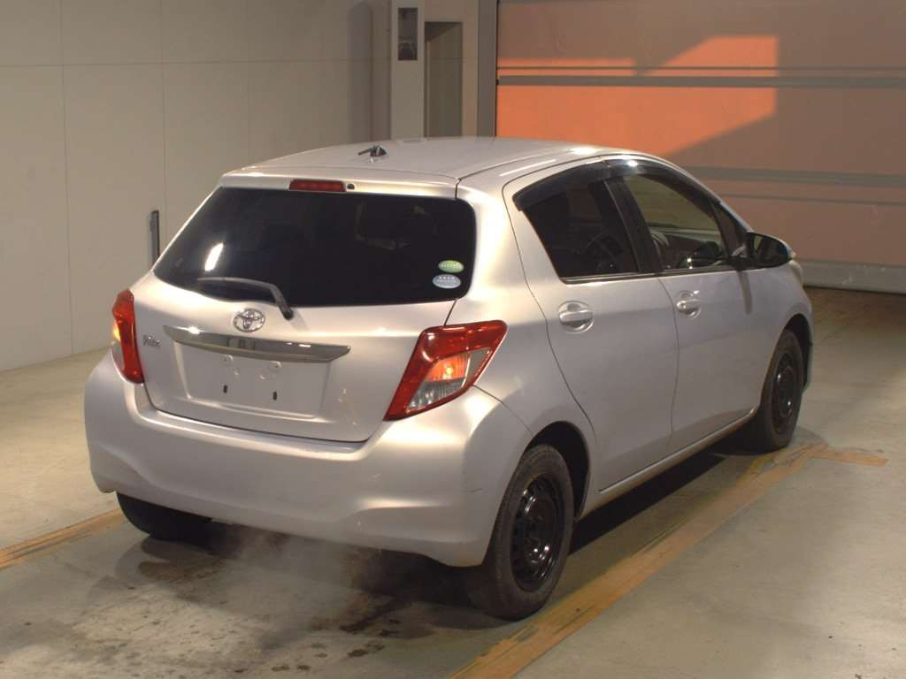 2013 Toyota Vitz NSP130[1]