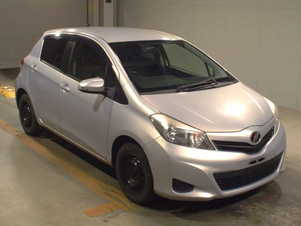 2013 Toyota Vitz NSP130[2]