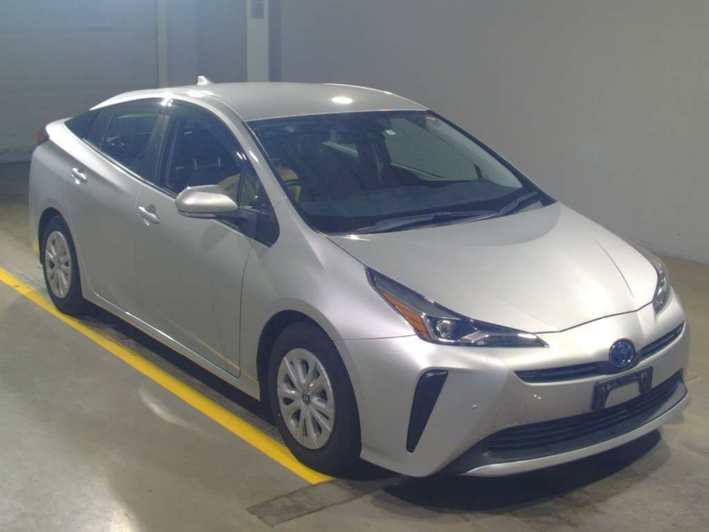 2021 Toyota Prius ZVW55[2]