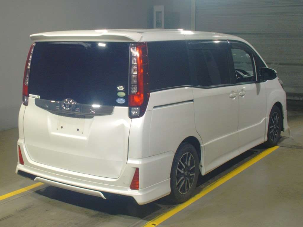 2014 Toyota Noah ZRR80W[1]