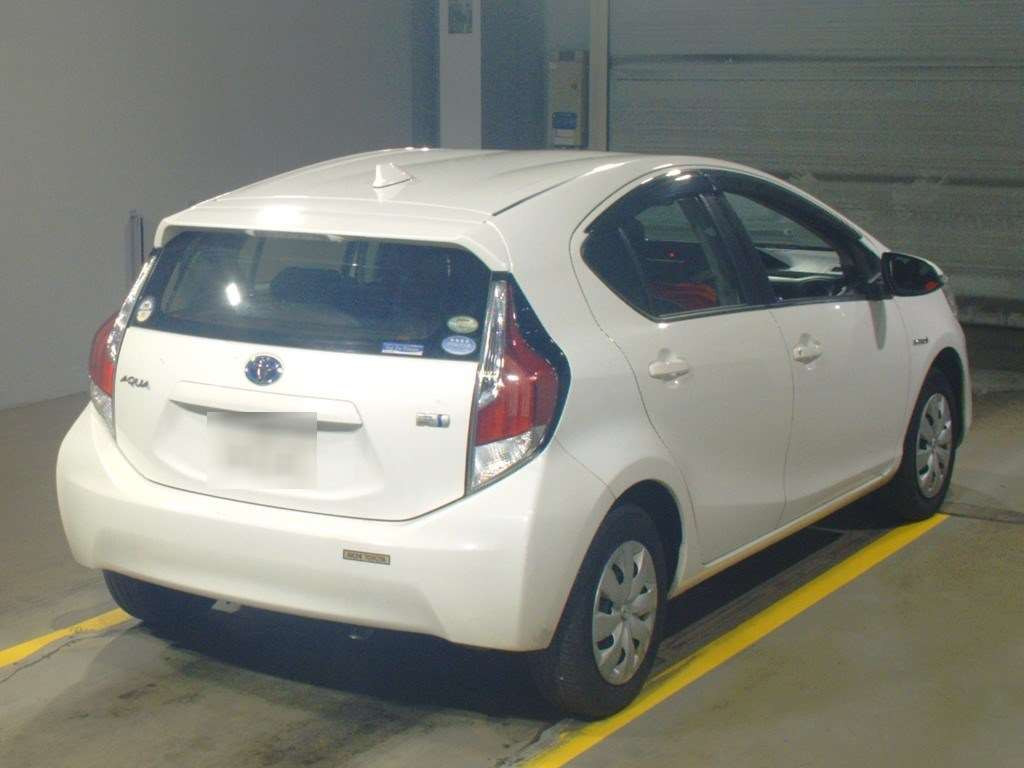 2015 Toyota Aqua NHP10[1]