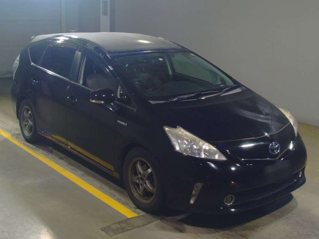 2012 Toyota Prius alpha ZVW40W[2]