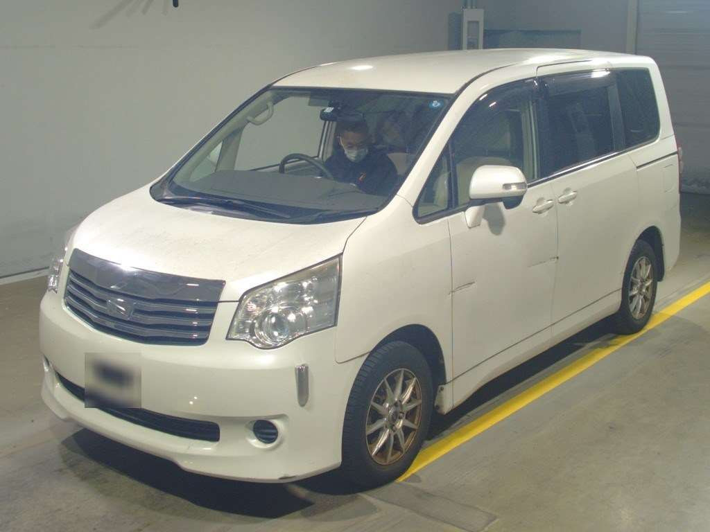 2011 Toyota Noah ZRR70G[0]