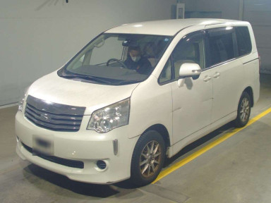 2011 Toyota Noah