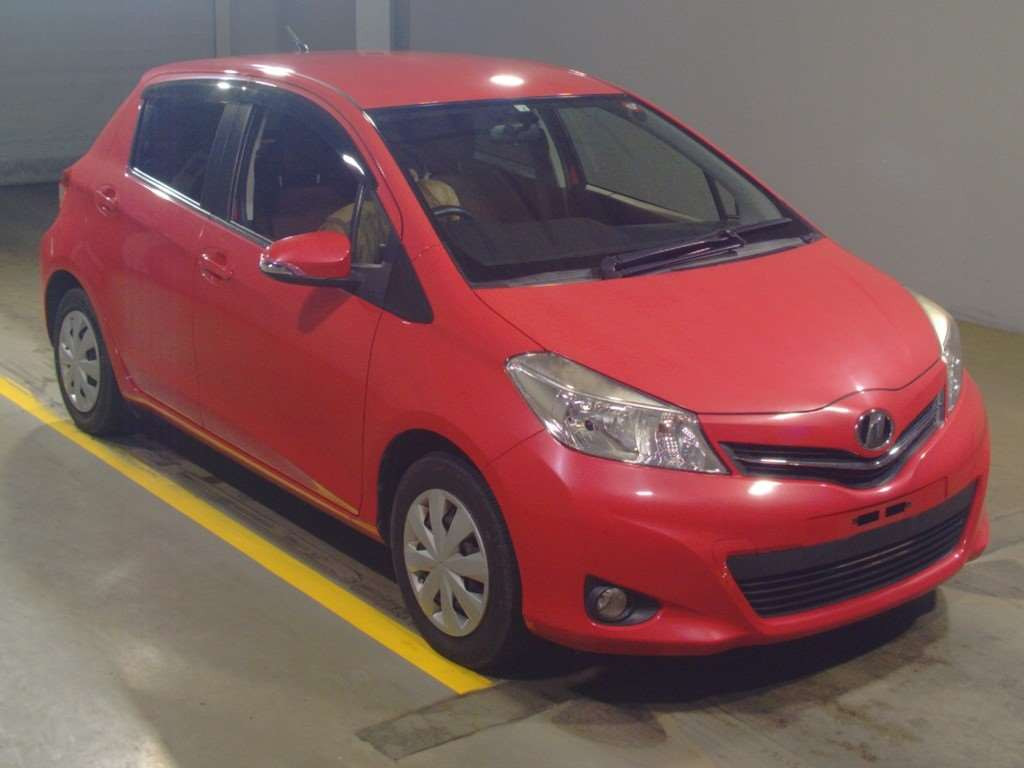 2014 Toyota Vitz NSP130[2]