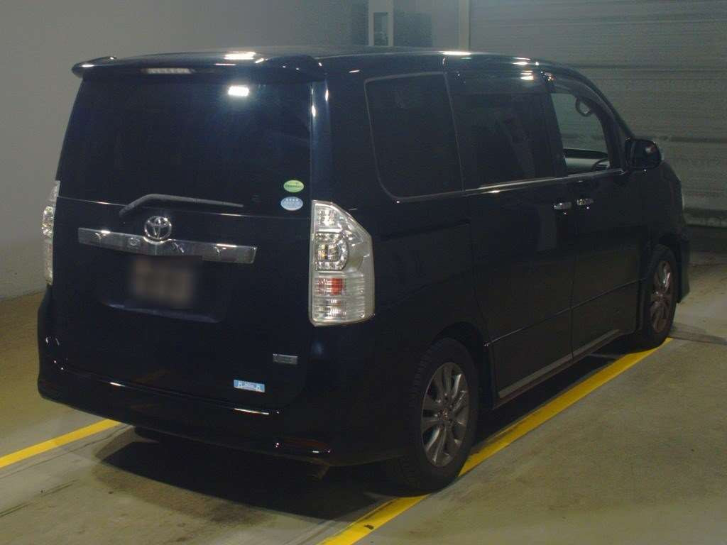 2012 Toyota Voxy ZRR70W[1]