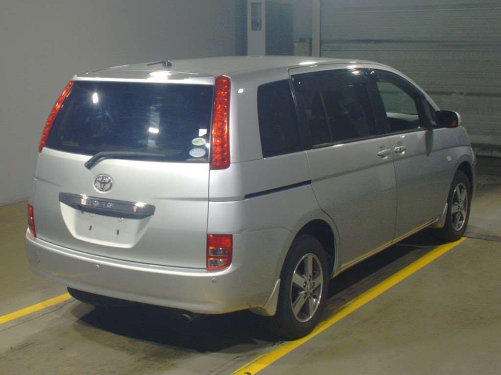 2004 Toyota Isis ANM15G[1]