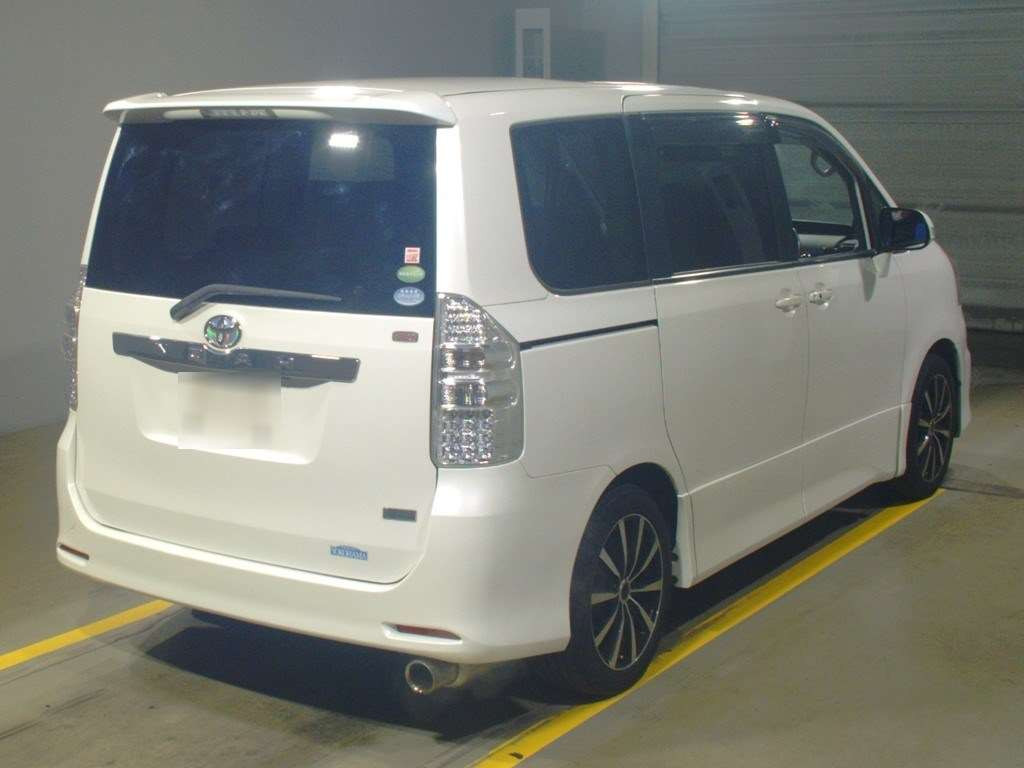 2012 Toyota Noah ZRR70W[1]