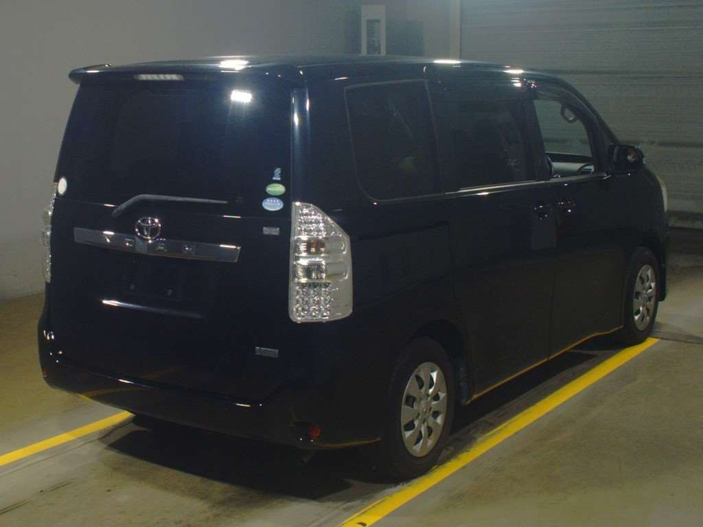 2013 Toyota Noah ZRR70G[1]