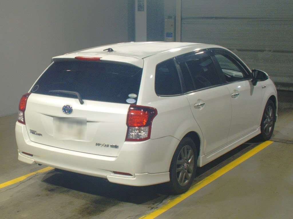 2014 Toyota Corolla Fielder NKE165G[1]