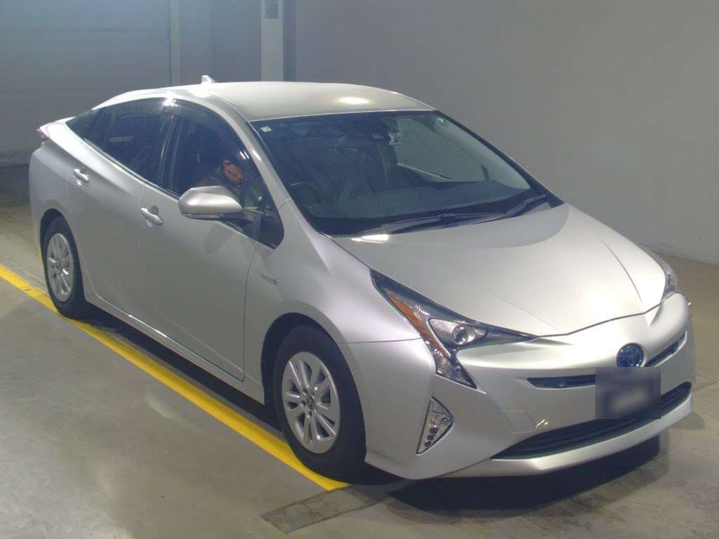 2018 Toyota Prius ZVW50[2]