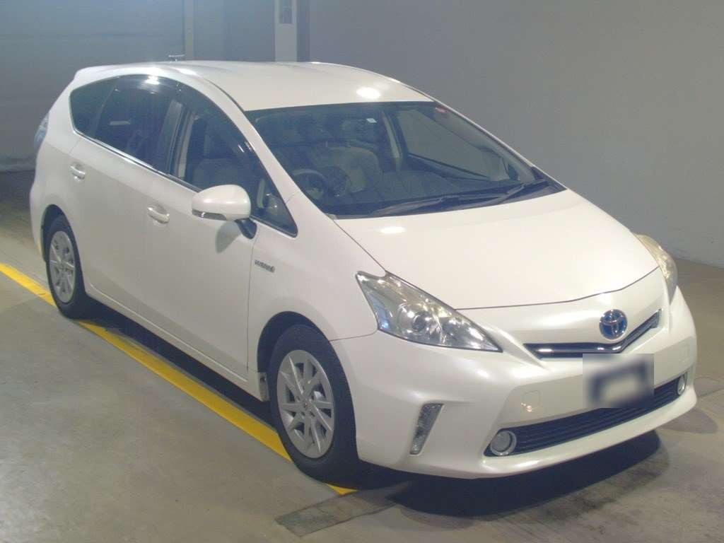 2011 Toyota Prius alpha ZVW41W[2]