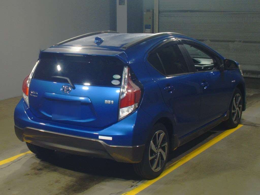 2016 Toyota Aqua NHP10[1]