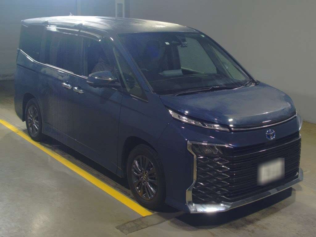 2022 Toyota Voxy ZWR90W[2]