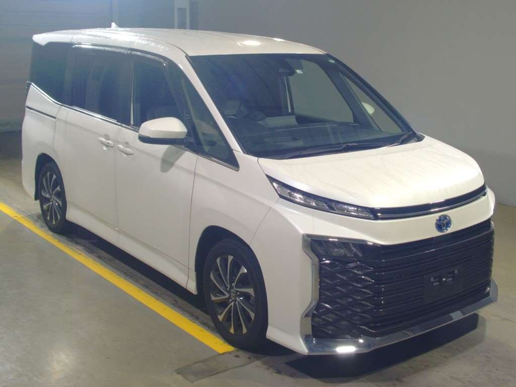 2022 Toyota Voxy ZWR90W[2]