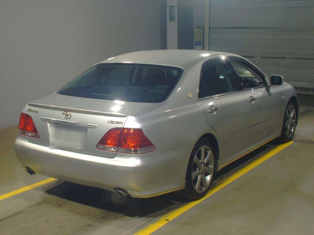 2004 Toyota Crown GRS180[1]